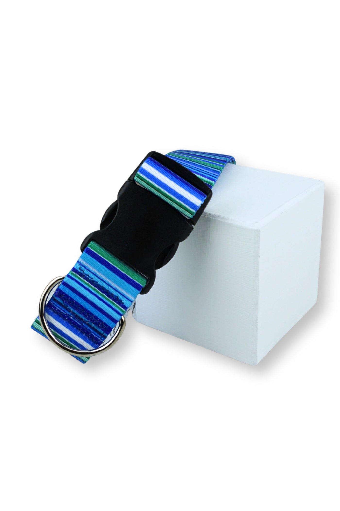 The extra wide collar is one and one half inch wide webbing with either a black plastic buckle or an aluminum side release buckle.