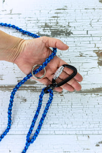 closeup of the blue blend braided paracord adjustable long line hardware and traffic loop at the dog end.