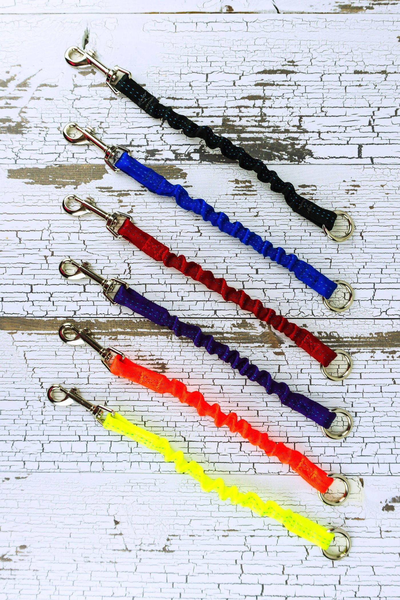 Bungee leashes are available in six colors, including black, blue, red, purple, neon orange, or neon yellow.