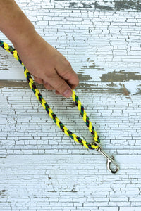 A closeup of the loop end of the braided paracord leash with a standard weight swivel snap bolt.