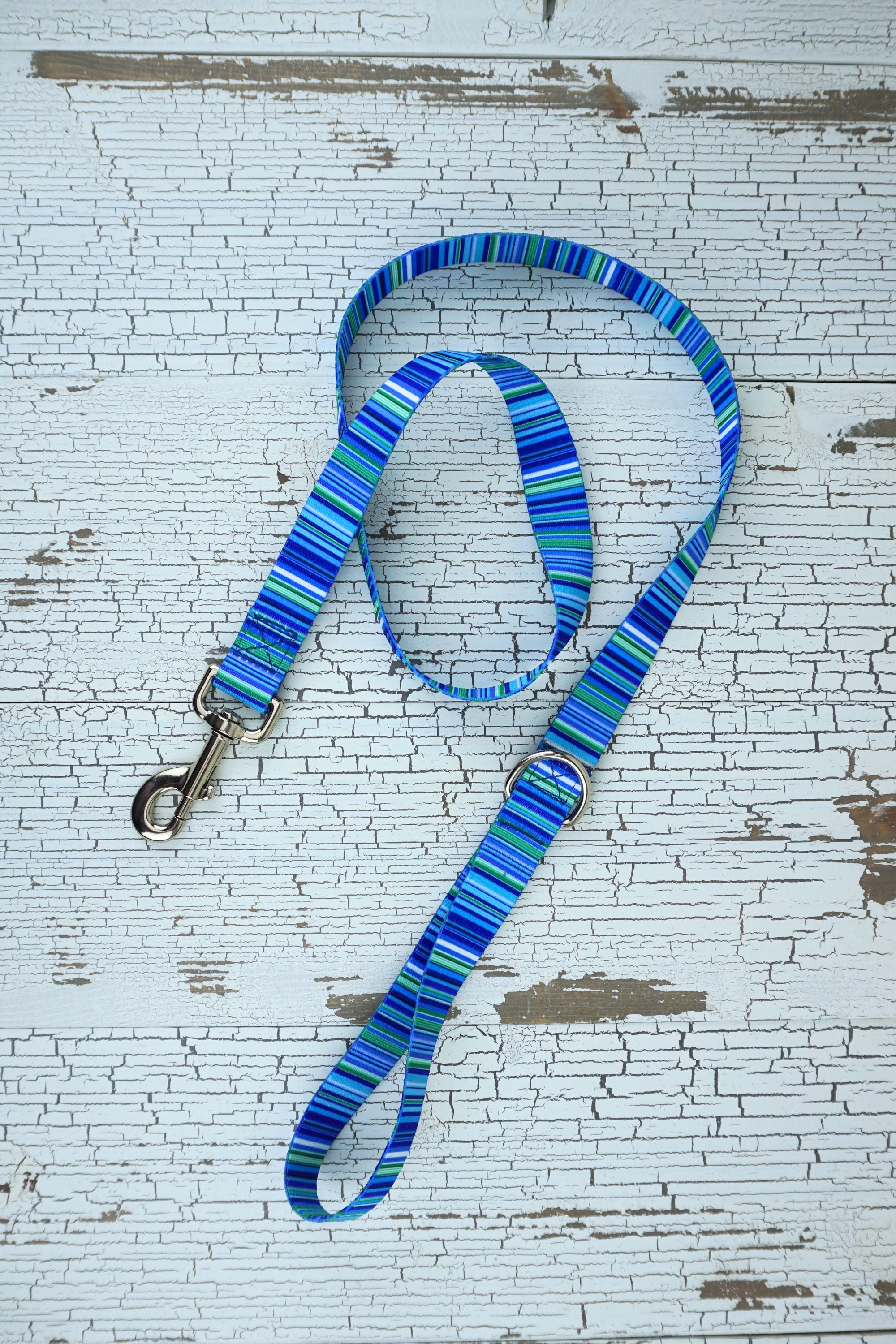 short handheld leash in blue serape