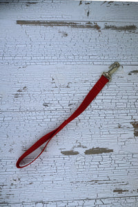 short loop handle leash in red with a gooseneck clip