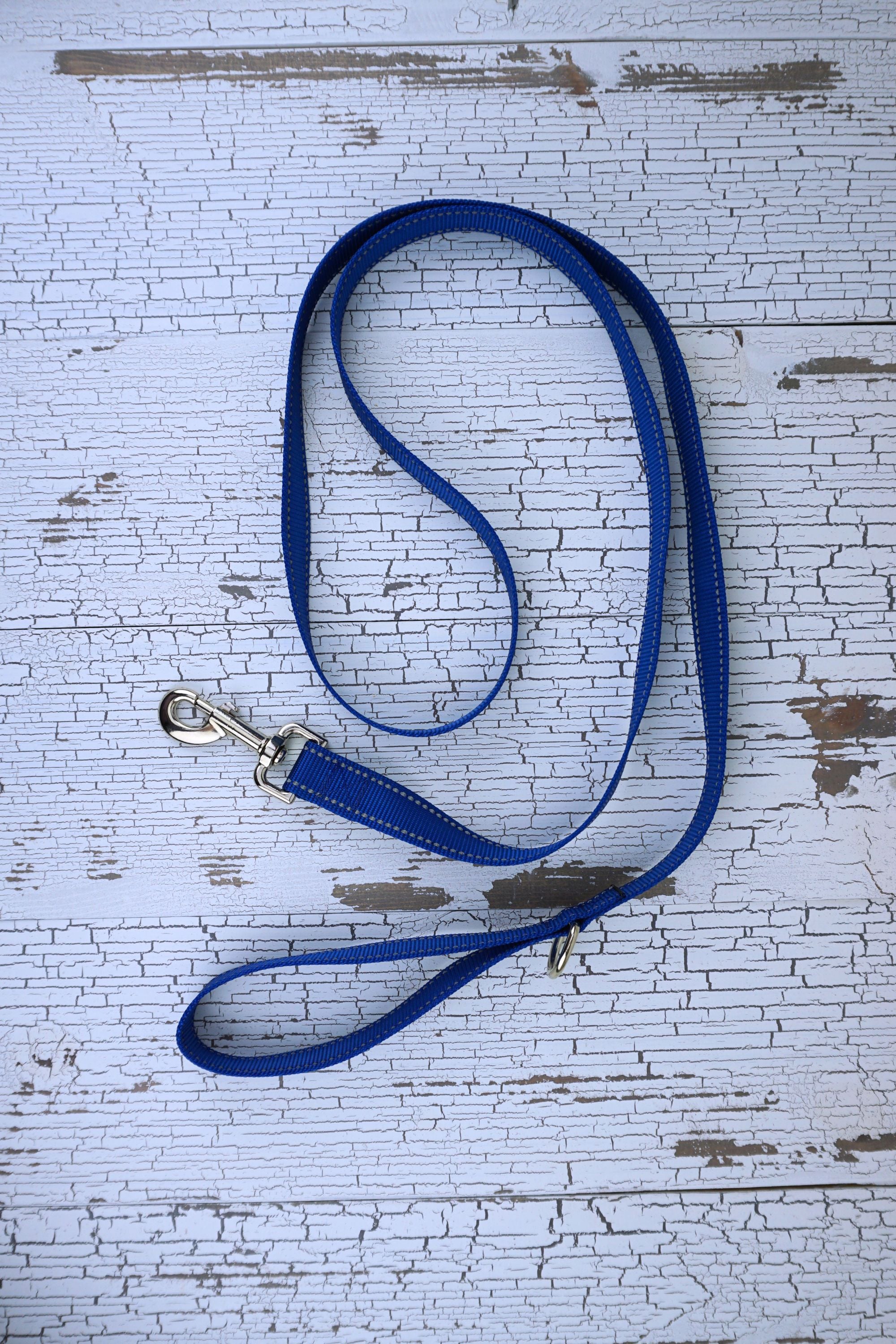 royal blue reflective handheld leash with swivel snap bolt