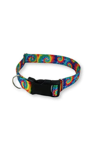 Classic tie dye flat webbing collar with metal d ring next to the buckle and other metal hardware for adjustability.